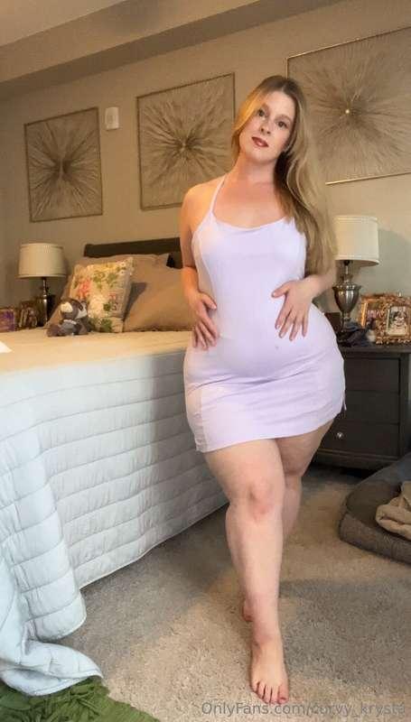 Just a hot girl with a great outfit and a ton of charm😘