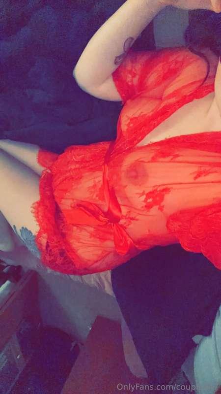 Your girl loves red wanna see more of this belly???? I got s..