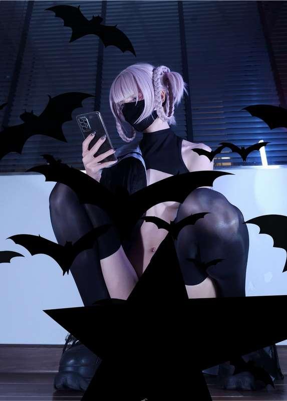 I didn't explain why I was tired yesterday. it's actually brain fatigue, I'm nervous about flying + I'm trying to finish things + for some reason I started learning to blender at the same time and eventually I couldn't take it. I'm not a multitasker at all.

still resting today. but I found some unpublished cosplay photos.