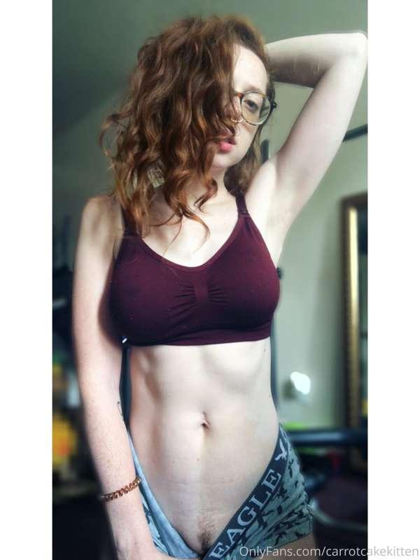 Got horny mid-workout so took a few pics for you 😌