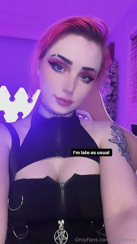 LIVE ON TWITCH NOW! CUM HANG WITH MEEEE! 💋 (hayliekyu on twi..
