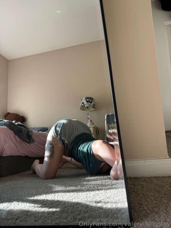 valeriekingsley image #0