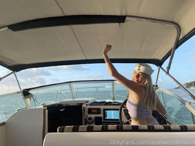 Would you let @lickmylucy drive your boat?