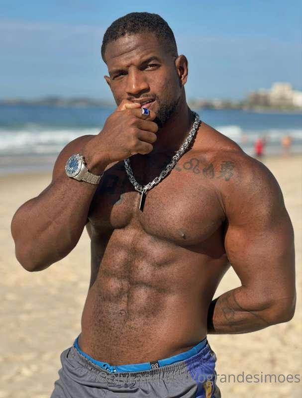Can you resist this hunk? 🔥