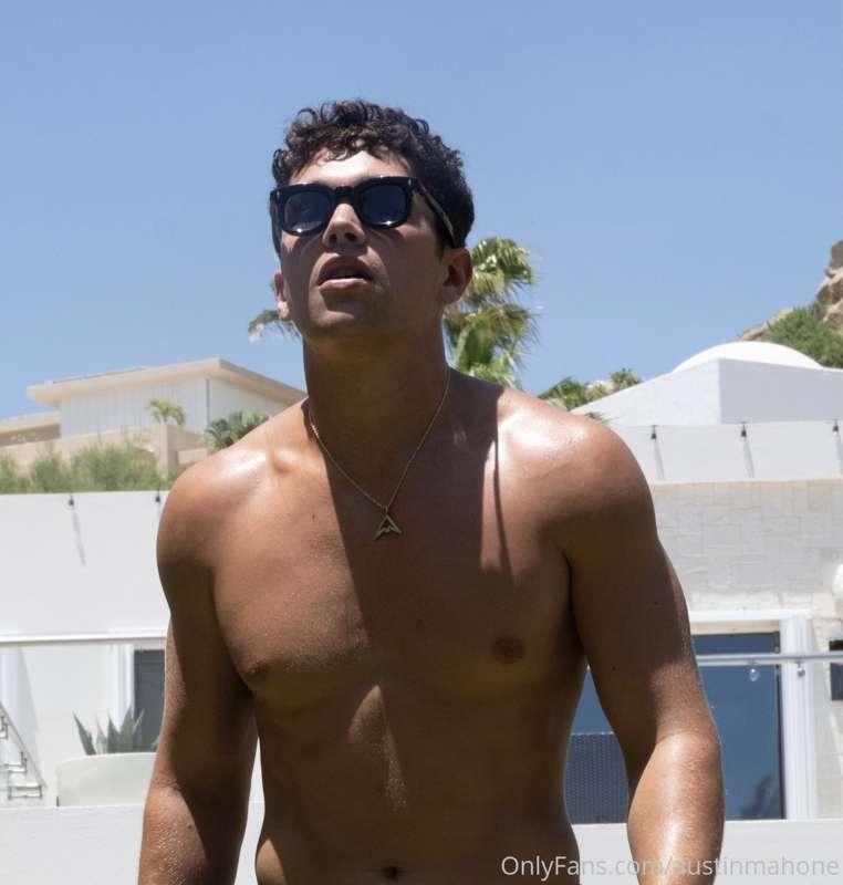 Hot under the Cabo sun 🥵
Just sent some of you something. Ch..