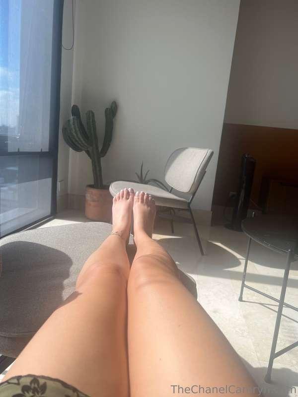 Do you like to suck on toes while you're deep inside of puss..