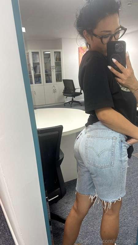 Happy Friday 🍑