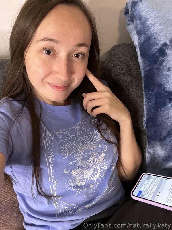 Who’s going to keep me company today? 💜