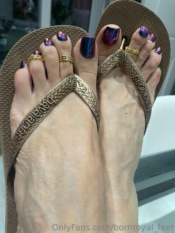 Current pedi color. I will be filming with these in a few da..