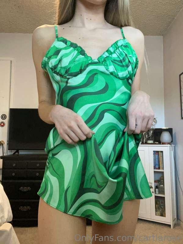 It’s officially sundress season ☀️💦