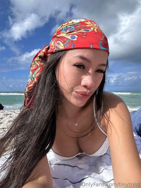 Sunshine, sea breeze, and a little bit of sass 🌊☀️ Wish you ..