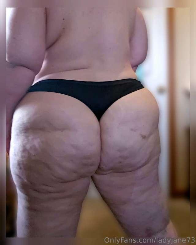 Who wants to remove my rosebud butt plug and fuck my natural..