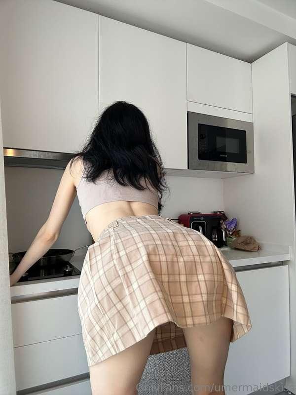 try to guess if i'm wearing panties rn🥰