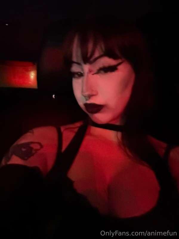 Your account exists to serve me, pig. 💋The red light isn’t j..
