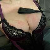 petite-playful-peach