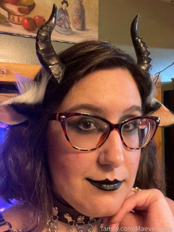 Have you all been good or naughty today? 

Good Monsters might get to suckle on these udders. 💋

Naughty? Well, I suppose you could sit back &amp; be a good cuck while Master drains them 😈

#fyp #cow #bigtits #fetish #curvy #mature #milf #lactatiom #glasses #lingerie #goth #femdom