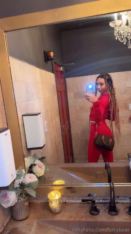 This suit was sooo cute >.< perfect for a cold night 🤭