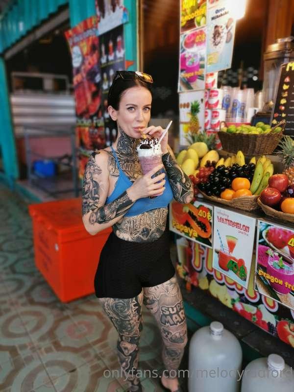 Omg she wears clothes kind of 😂 I'm enjoying a pink Oreo (ve..