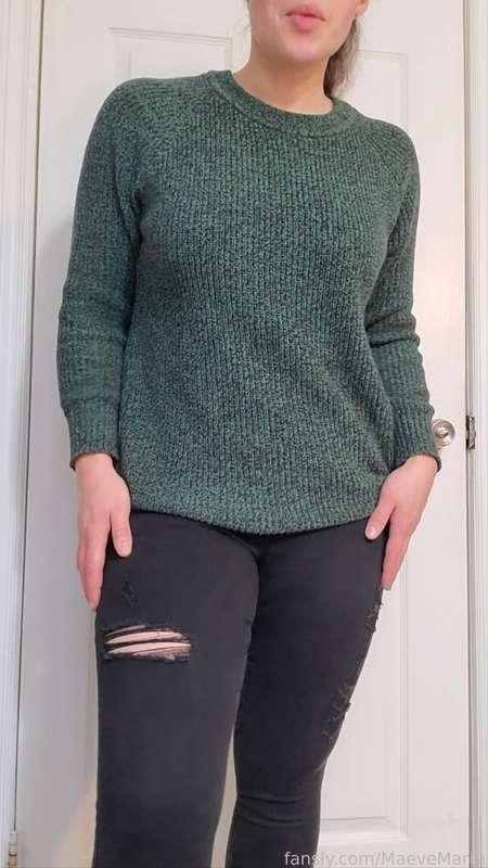 Panty reveal today

#pantyreveal #dirtypanties #booty #thicc #thick #mombod #mommy #milf #sweater #rippedjeans #wedgie