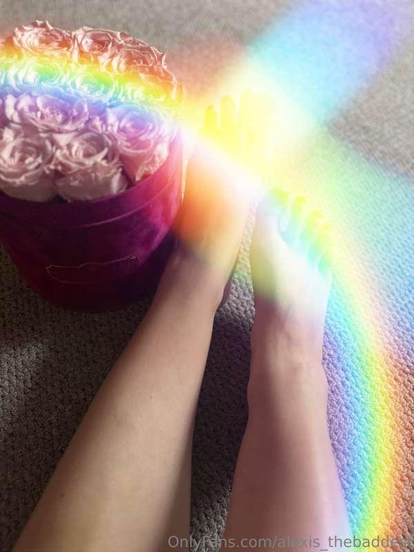 Open and drool 🤤😈 My new sexy red pedicure!