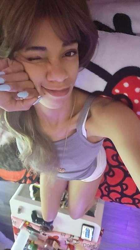 Chillin❤️ what are you doing?🥰❤️🖤Catch me on:💲 keydrianna🕓 T..