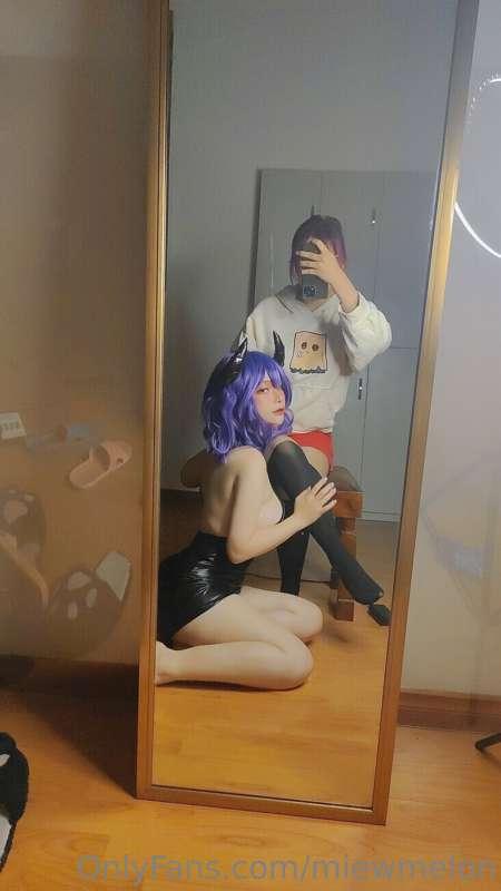 Why @nanaberry is sooooooooo hot??????