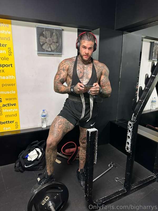 Come train with daddy.. let me put you through your paces 🤤😈