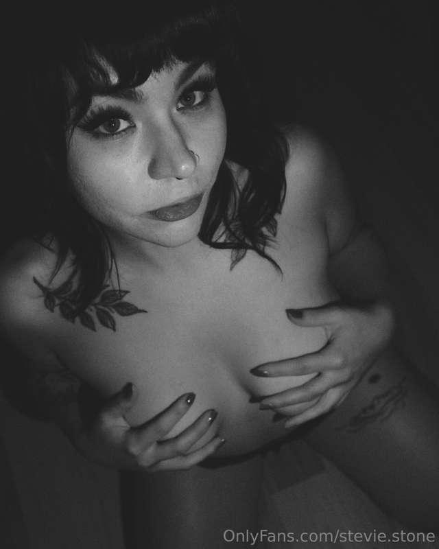 online all night! come chat 🖤
