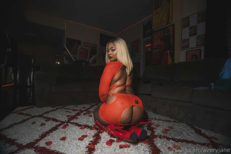 Do you like the view my lil perv! 🍑😈