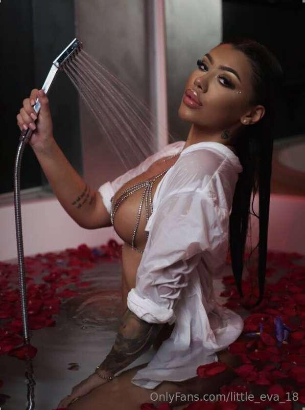 ## LIVE WITH HER 18 Y.o AT MIDNIGHT @krampaez  

*Touch the ..
