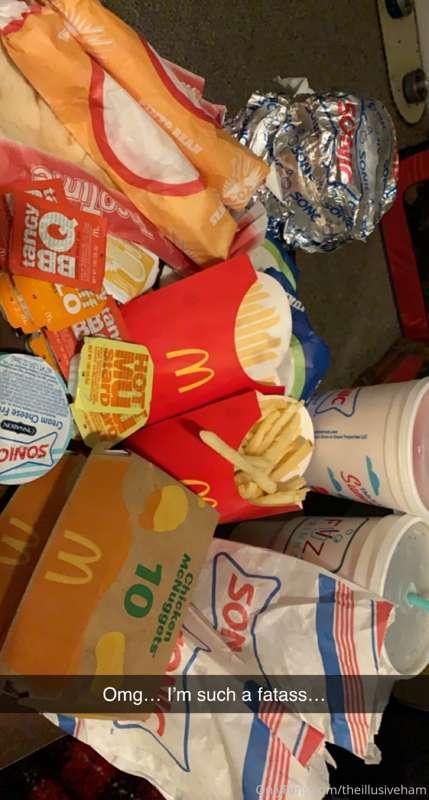 I am such a fat gluttonous girl 😮‍💨 and it feels sexy as fuc..