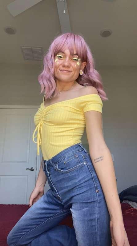 🌼 YESTERDAYS OUTFIT OF THE DAY! 🌼  I didn’t have much time t..
