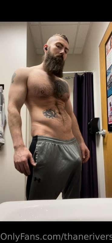 Happy Valentine’s Day! The gray sweatpants lower and I play ..