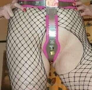 all looked up who wants to be my special key holder 💖💋