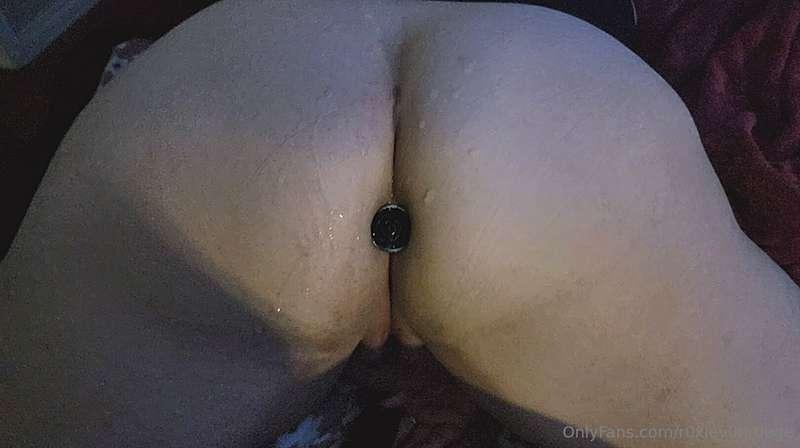 Do you like my pretty butt plug? 🤩