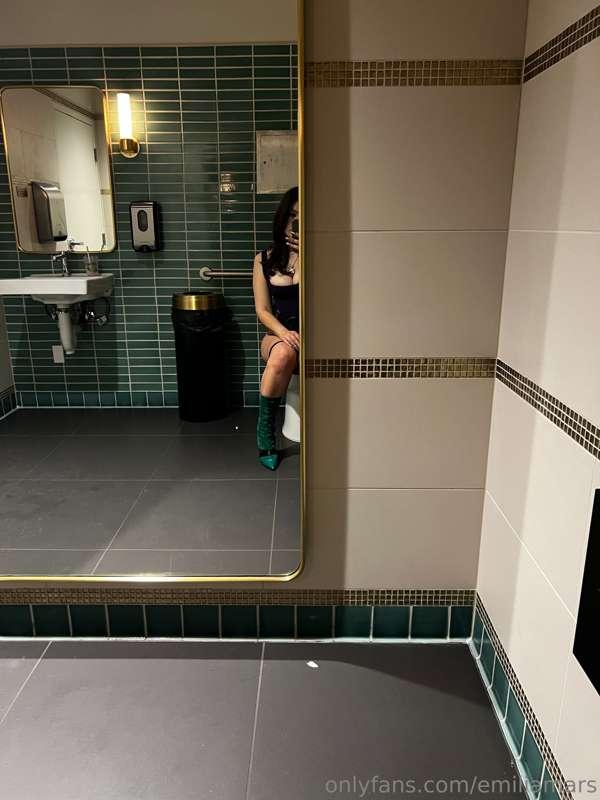 BATHROOM BABY