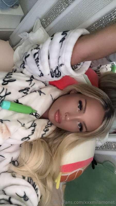 too cozy to go out🤭