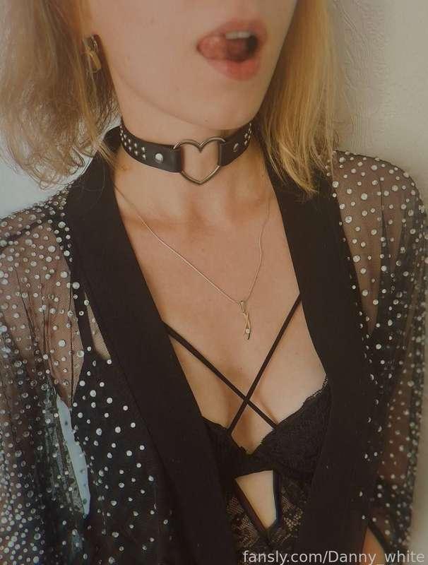 A small sneak peek to my outfit I will wear on the upcoming swingers party. The full picture will be shown right before the party 😏

#fyp #dannywhite #hotwife #petite #beautiful #lingerie #goddess #lips #mouth #smile