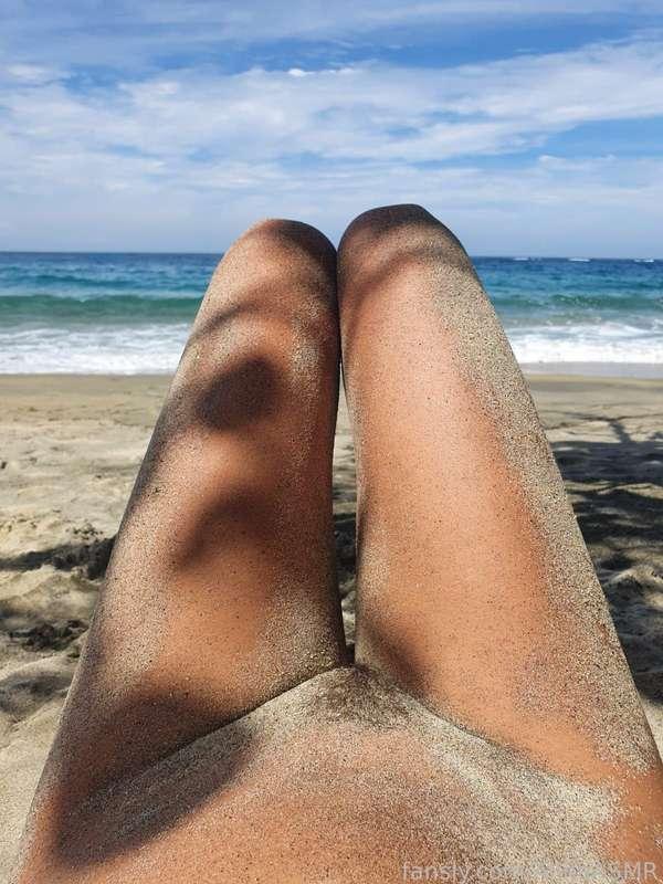 I think i found paradise on earth.. Such a peaceful place, but sill i have to make some naughty pictures for you😋 Will you be able to do me on the beach?

#fyp #outdoors #ASMR #naughty #german #ass #voyeur #amateur #girlnextdoor #legs #feet #foryou