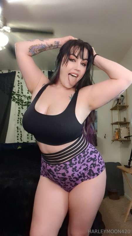 It's almost Friday! Who's ready for the weekend?! I wanna ge..