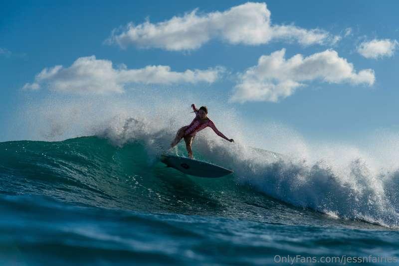 🌊When she rips too tho🔥🏄🏼‍♀️ Nothing hotter than a hot chick..