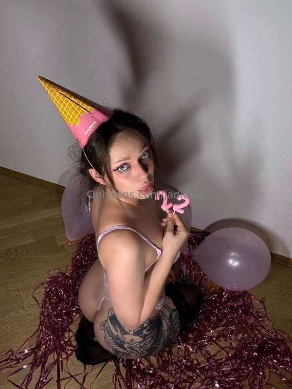 Wanna know what Jaide-style birthday fun looks like? Come cl..