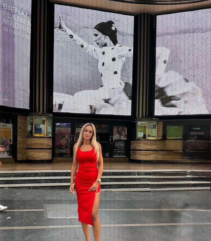 Lady in Red ❤️