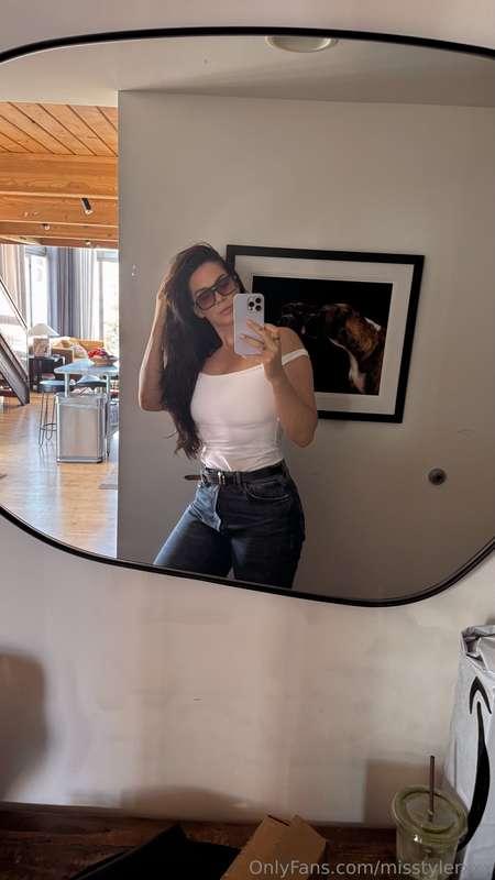 Who said casual can't be captivating? Just your girl next do..