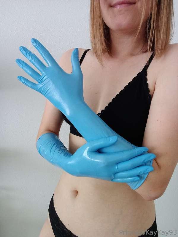 What's long, blue, and ready to stroke something? 🧐😜💦