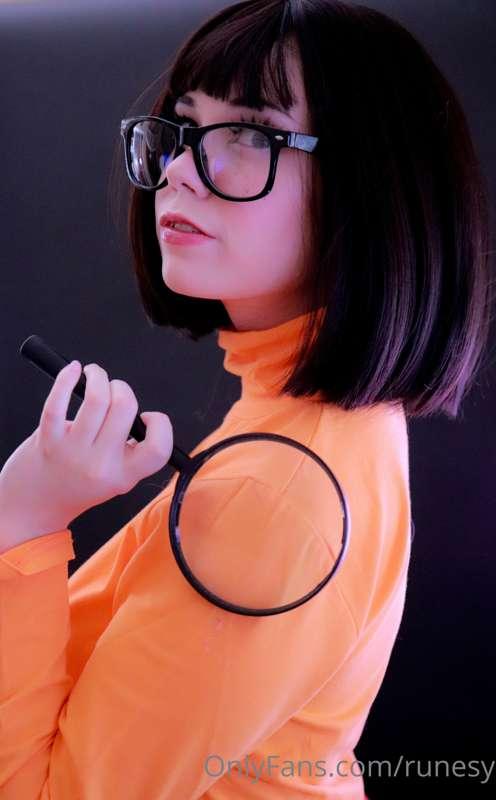 Ill be on cb with a Velma cosplay tonight 9pm pacific timezo..