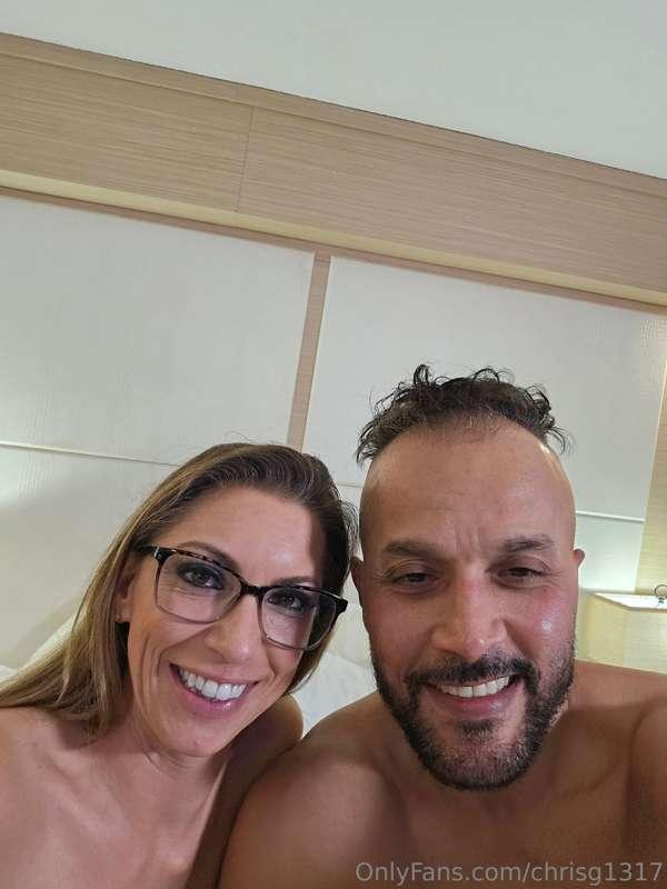 New video with the very sexy beautiful traveling Hotwife @la..