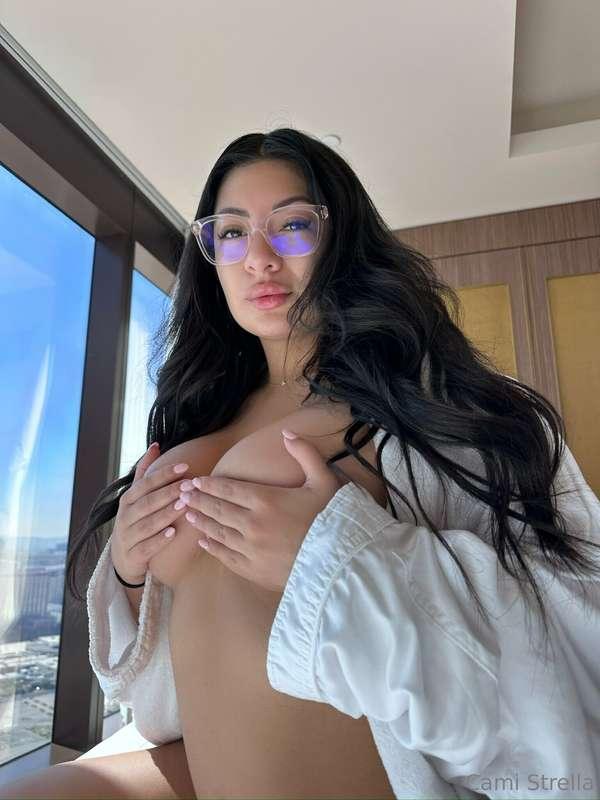 hey..HEY...eyes up here😉