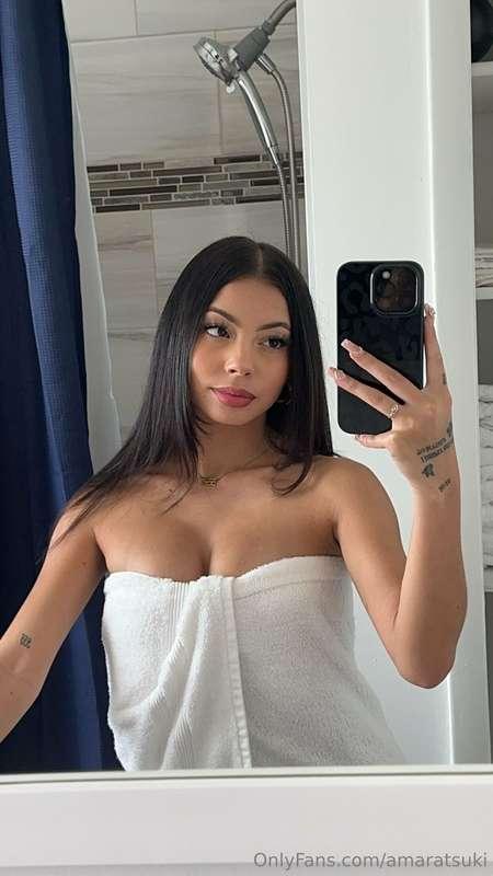 do you wanna see me drop the towel down? 🤔