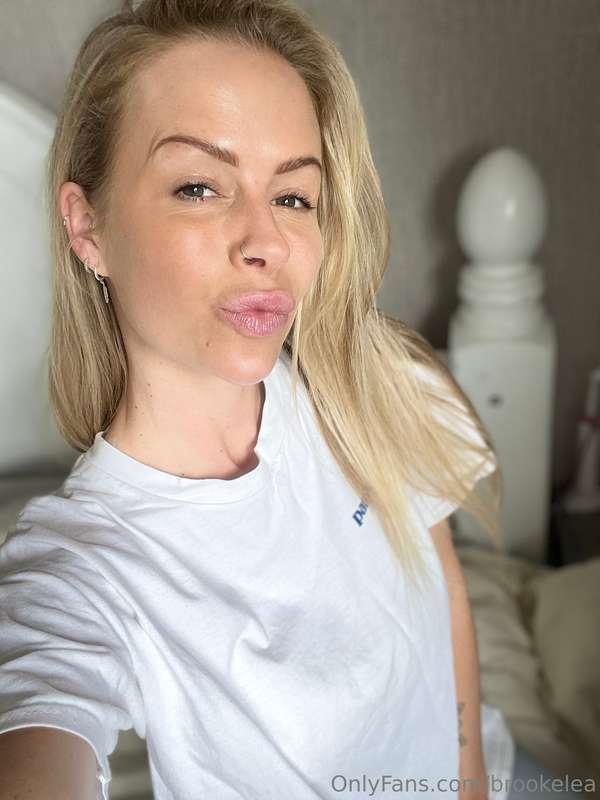Sending you a big kiss 💋